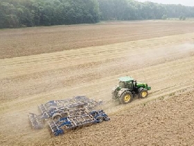 Galerie Ersteinsatz Köckerling Allrounder -flatline- mit John Deere 8370R anzeigen.